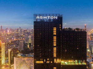 Here is the latest on Ashton Asoke. This already completed condominium is in the spotlight after its construction permit was revoked.