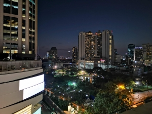 Phrom Phong, Bangkok's high-end residential district. Let us look at The EMQuartier, Emporium and the properties around the area. Phrom Phong is one of the finest residential districts in Bangkok.