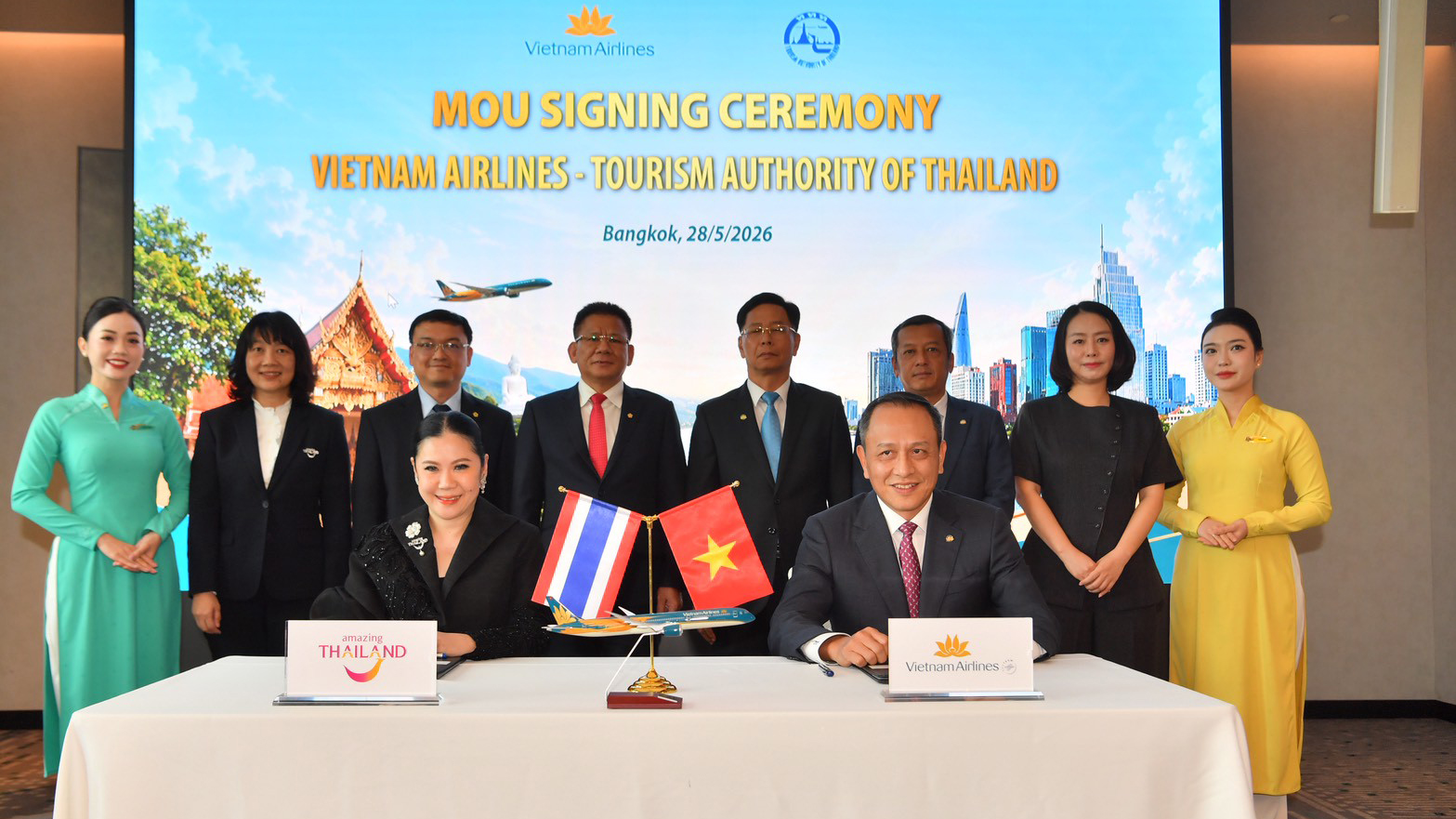 TAT and Vietnam Airlines MOU signing official image