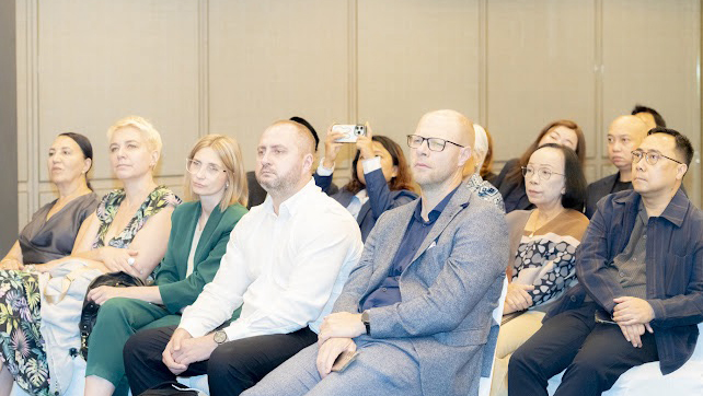 TAT x LOT Polish Airlines official Bangkok business meeting image