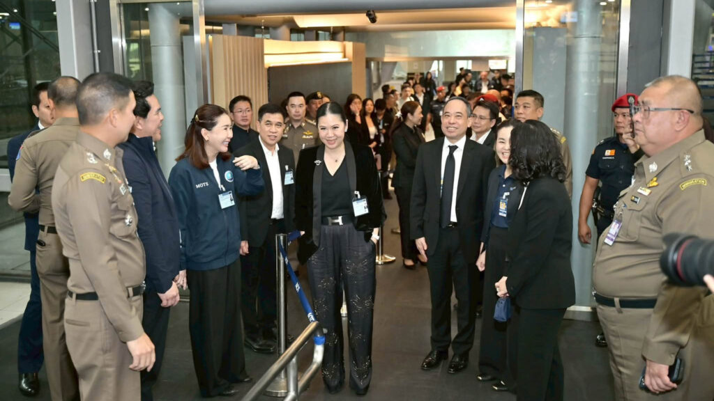Officials inspect passenger flow at Suvarnabhumi Airport