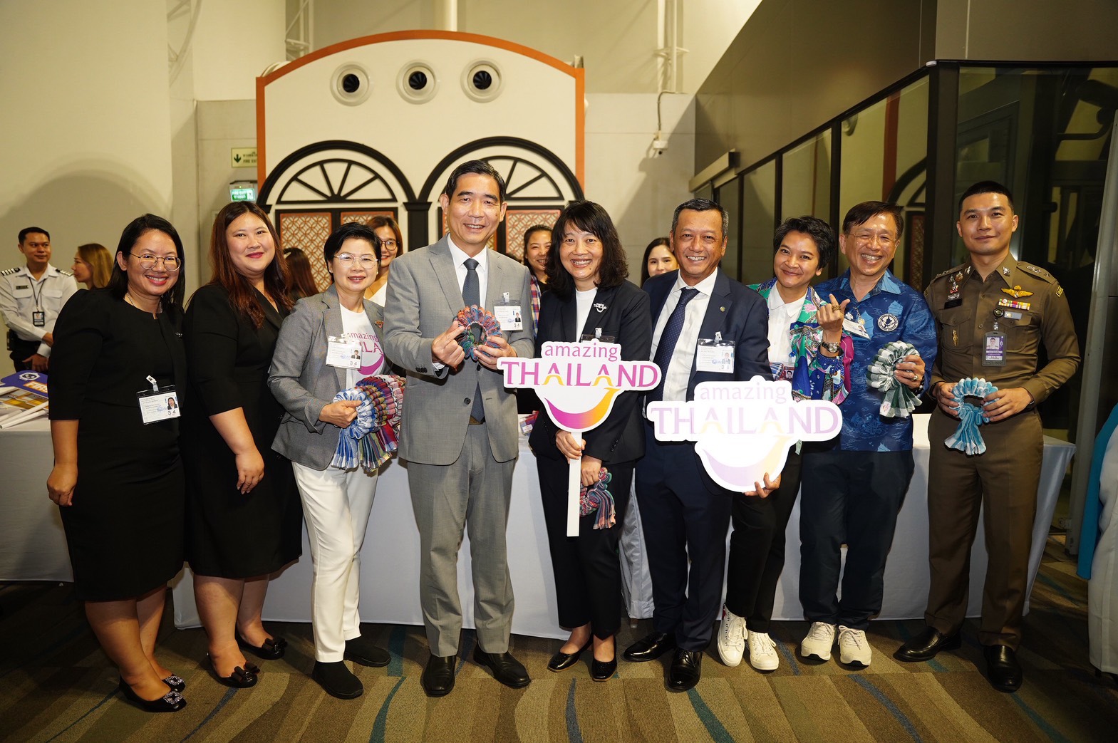 Official TAT image of officials welcoming the Vietnam Airlines Phuket inaugural flight